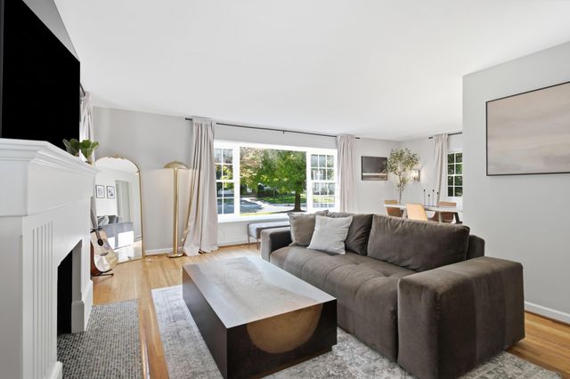 2569 Chester Road, Upper Arlington, OH 43221