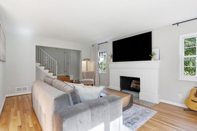 2569 Chester Road, Upper Arlington, OH 43221