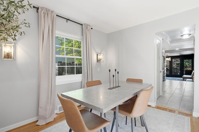 2569 Chester Road, Upper Arlington, OH 43221