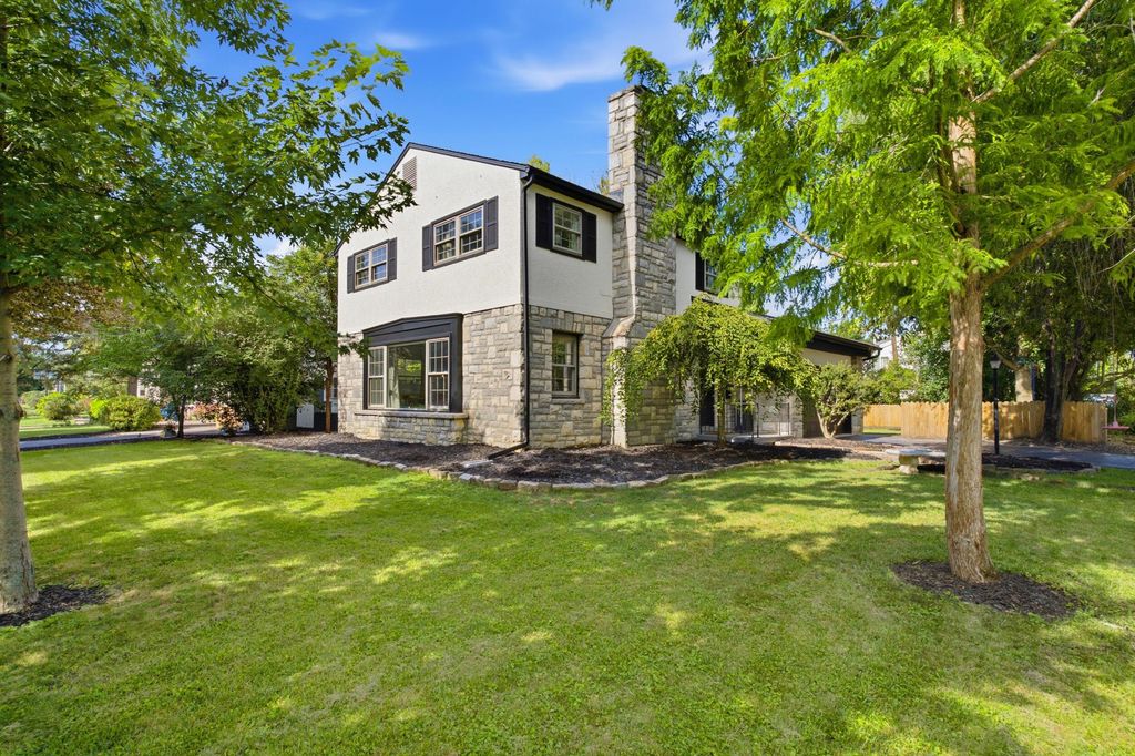 2569 Chester Road, Upper Arlington, OH 43221