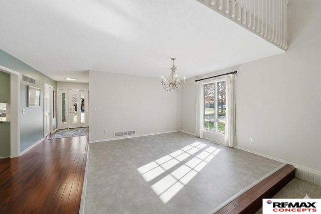 1901 Greenbriar Lane, Lincoln, NE 68506