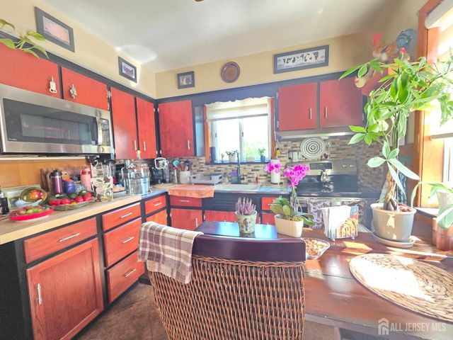 176 Kensington Avenue, Colonia, NJ 07067
