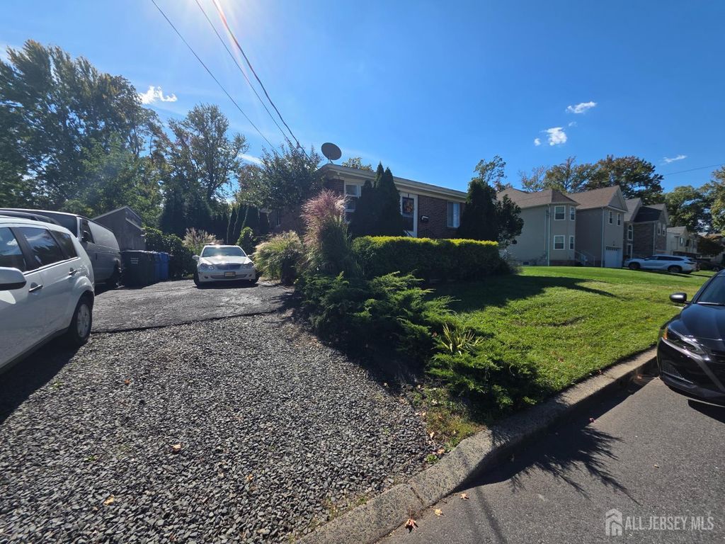 176 Kensington Avenue, Colonia, NJ 07067