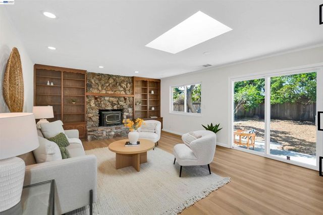 4325 Lorren Dr, Fremont, CA 94536