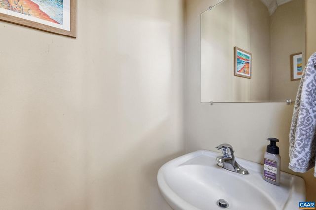 22 VILLA AVE, Zion Crossroads, VA 22942