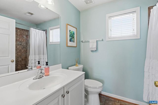 22 VILLA AVE, Zion Crossroads, VA 22942