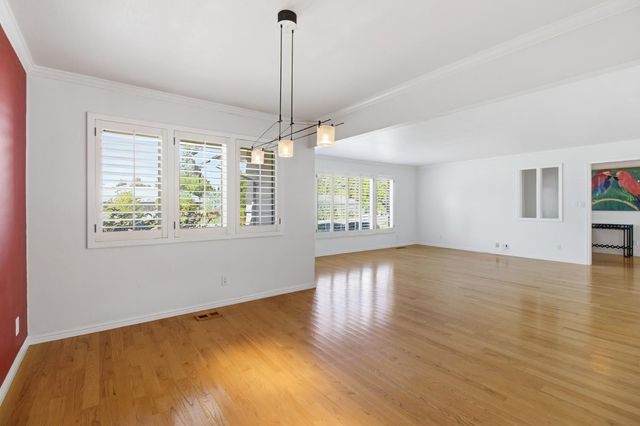 3950 American River Dr, Sacramento, CA 95864