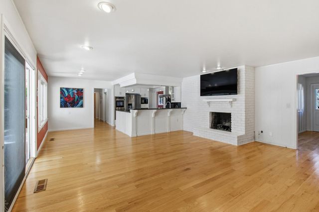 3950 American River Dr, Sacramento, CA 95864