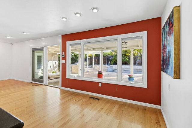 3950 American River Dr, Sacramento, CA 95864