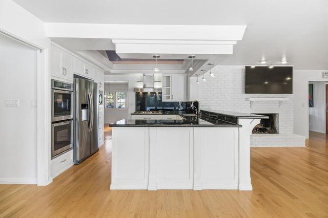 3950 American River Dr, Sacramento, CA 95864