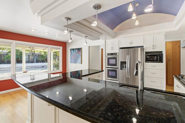 3950 American River Dr, Sacramento, CA 95864