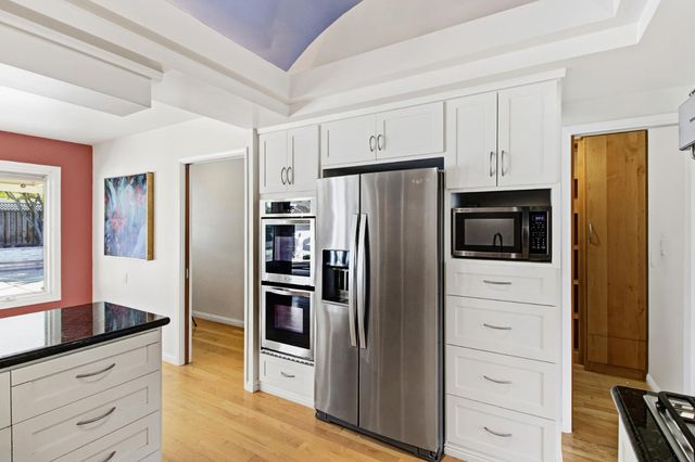 3950 American River Dr, Sacramento, CA 95864