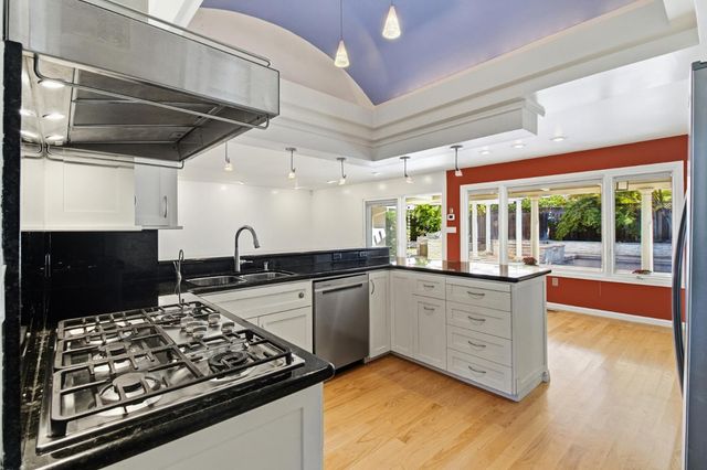 3950 American River Dr, Sacramento, CA 95864