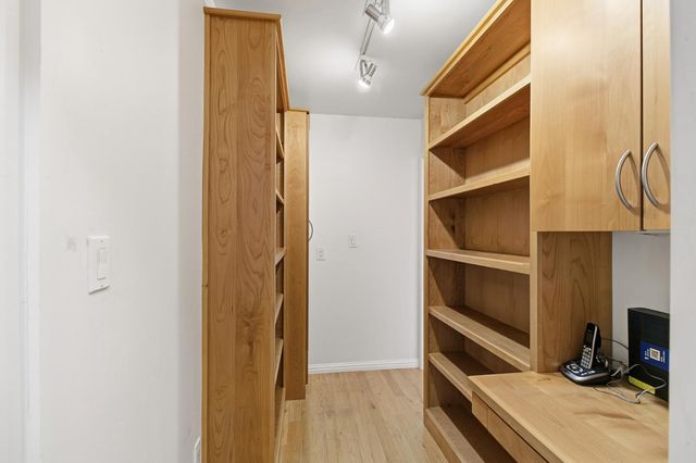 3950 American River Dr, Sacramento, CA 95864