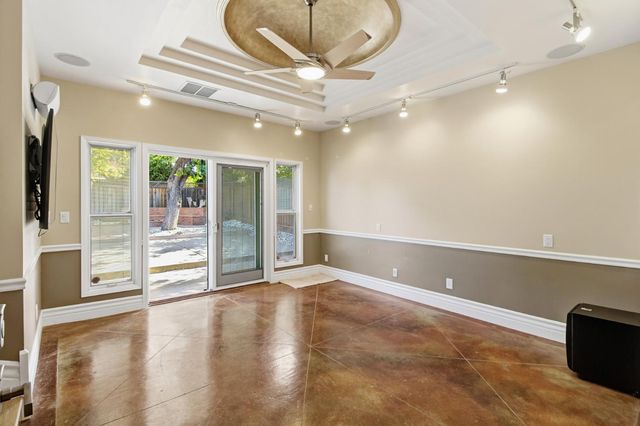 3950 American River Dr, Sacramento, CA 95864