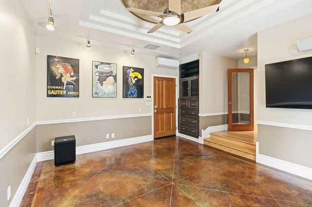 3950 American River Dr, Sacramento, CA 95864