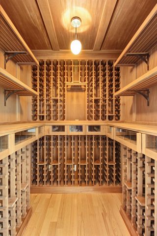 3950 American River Dr, Sacramento, CA 95864