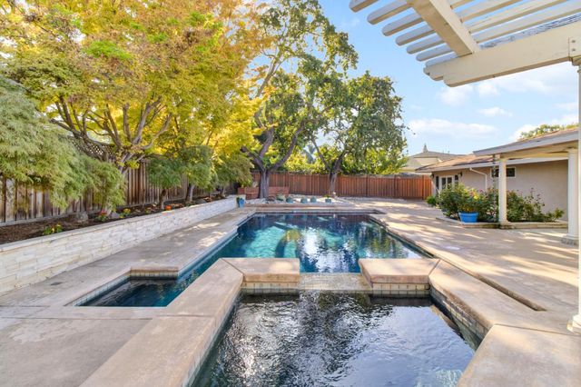 3950 American River Dr, Sacramento, CA 95864