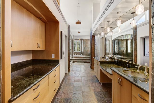 3950 American River Dr, Sacramento, CA 95864