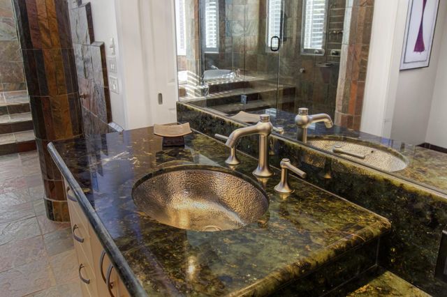 3950 American River Dr, Sacramento, CA 95864