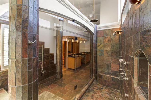 3950 American River Dr, Sacramento, CA 95864