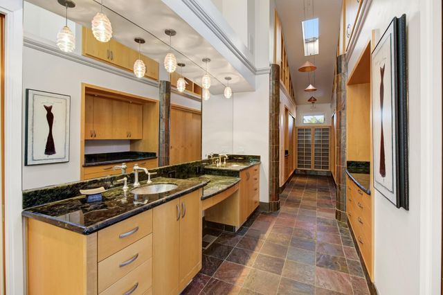 3950 American River Dr, Sacramento, CA 95864