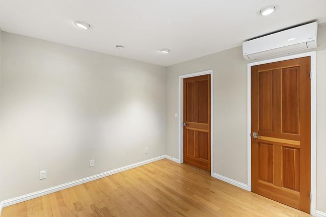 3950 American River Dr, Sacramento, CA 95864