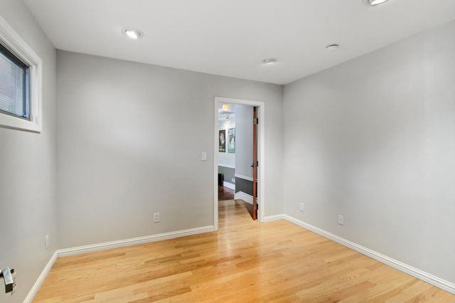 3950 American River Dr, Sacramento, CA 95864