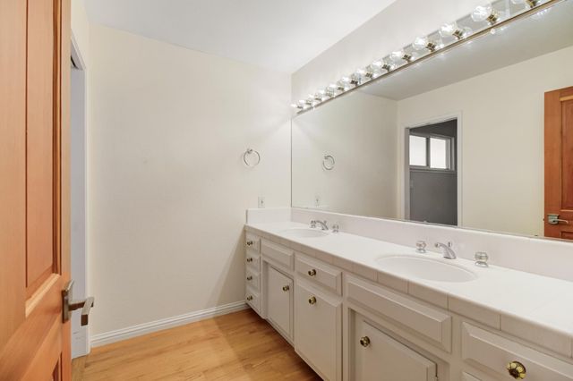 3950 American River Dr, Sacramento, CA 95864