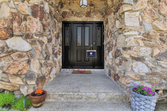 3950 American River Dr, Sacramento, CA 95864