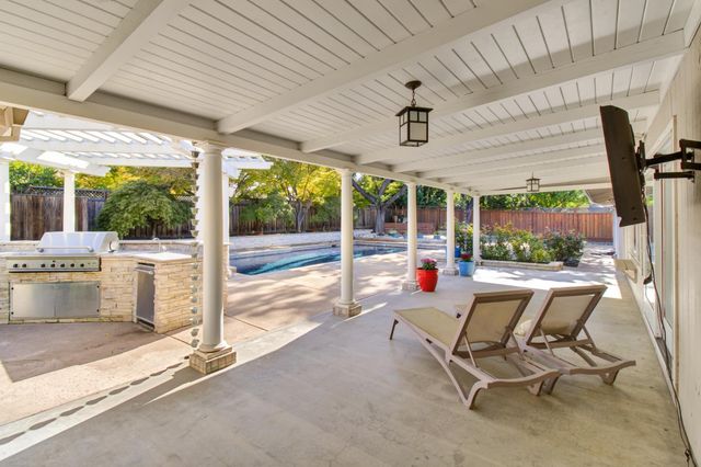 3950 American River Dr, Sacramento, CA 95864