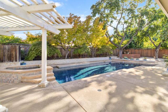 3950 American River Dr, Sacramento, CA 95864