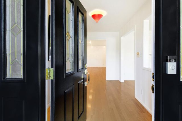 3950 American River Dr, Sacramento, CA 95864