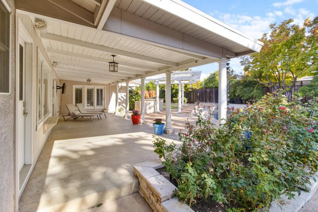 3950 American River Dr, Sacramento, CA 95864
