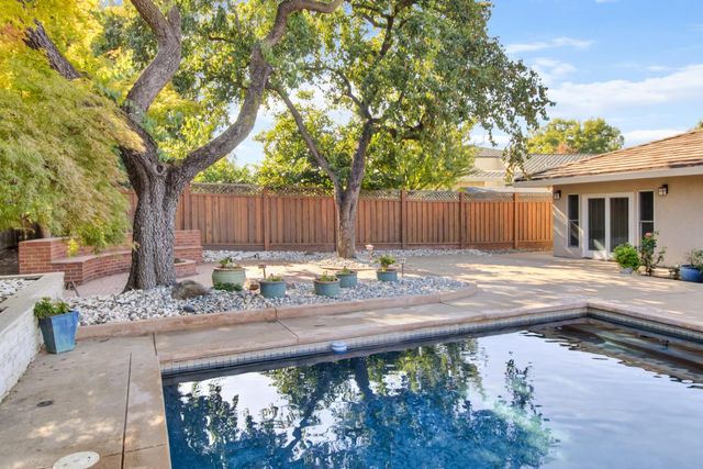 3950 American River Dr, Sacramento, CA 95864