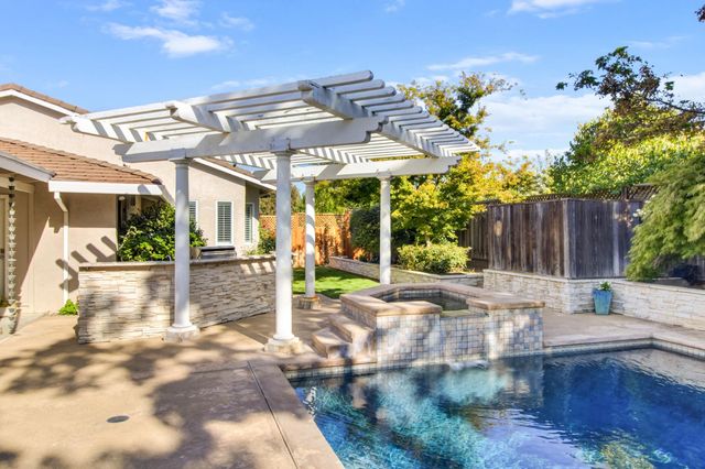 3950 American River Dr, Sacramento, CA 95864