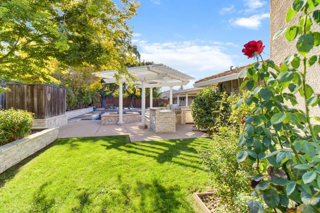 3950 American River Dr, Sacramento, CA 95864