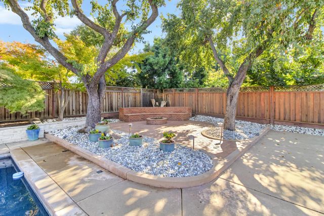 3950 American River Dr, Sacramento, CA 95864