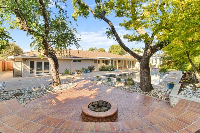 3950 American River Dr, Sacramento, CA 95864