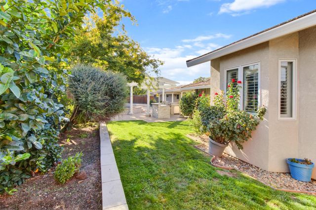 3950 American River Dr, Sacramento, CA 95864