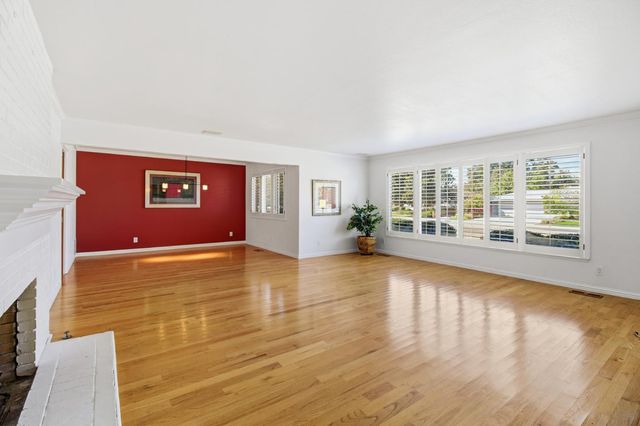 3950 American River Dr, Sacramento, CA 95864