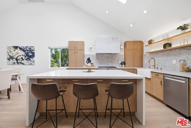 3926 S Ridgeley Drive, Los Angeles, CA 90008
