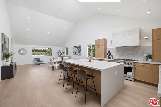 3926 S Ridgeley Drive, Los Angeles, CA 90008