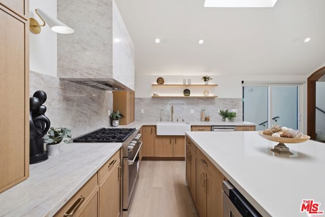 3926 S Ridgeley Drive, Los Angeles, CA 90008