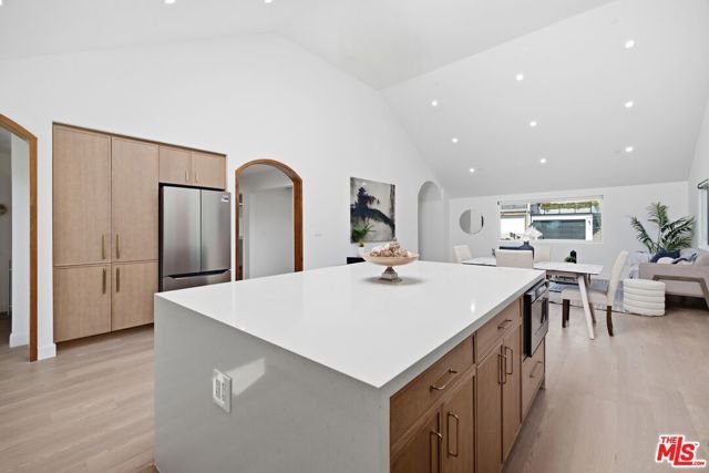 3926 S Ridgeley Drive, Los Angeles, CA 90008