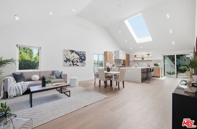 3926 S Ridgeley Drive, Los Angeles, CA 90008