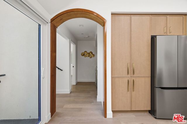 3926 S Ridgeley Drive, Los Angeles, CA 90008