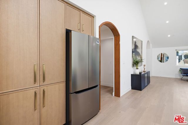 3926 S Ridgeley Drive, Los Angeles, CA 90008