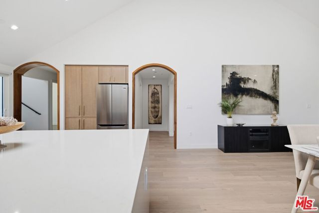 3926 S Ridgeley Drive, Los Angeles, CA 90008
