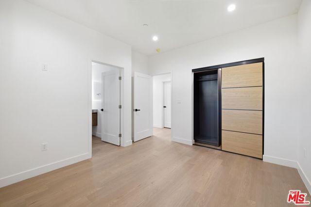3926 S Ridgeley Drive, Los Angeles, CA 90008